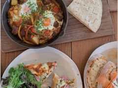 -ROAST coffee & eatery