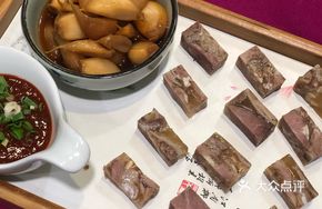 Secret-Recipe Lamb Jelly with Garlic