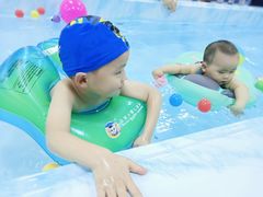 -蓝鲸奇亲子游泳俱乐部