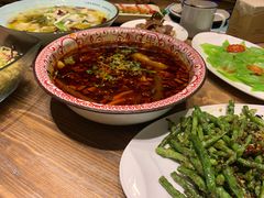 -临界音乐酒馆·小龙虾·江湖菜(华熙LIVE·鱼洞店)