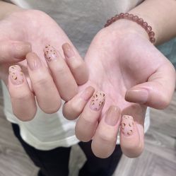 -花岐款式专研健康美甲沙龙