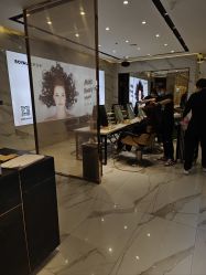 -罗亚帝造型·烫发染发