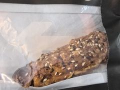 脆皮考肠卷-HOT CRUSH趁热集合·现烤面包(上海环球港店)