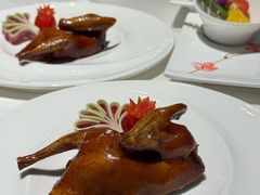 红烧玻璃妙龄乳鸽-广州塔晖粤轩中餐厅