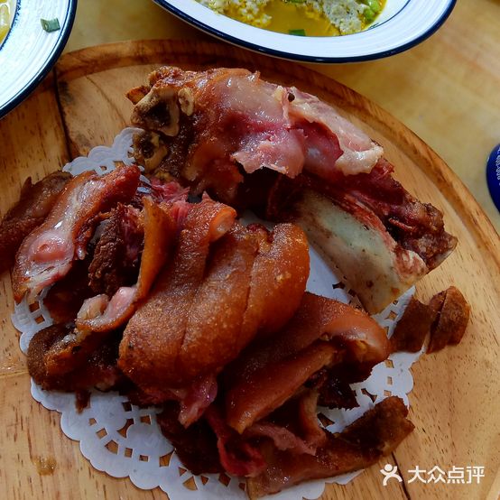 布衣寒舍菜馆(东港店)