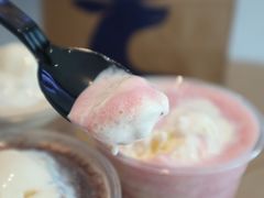 哈根达斯莓莓酸奶-瑞幸咖啡(海螺大厦店)