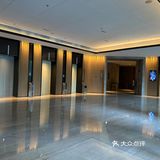 朋友介绍来了江夏最好的酒店里的中餐厅，餐厅在酒店二楼
