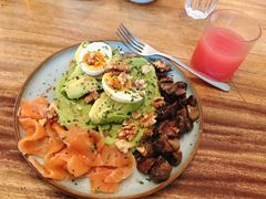 牛油果煮蛋吐司-RAC BAR(安福路店)