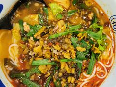 -花馬肆.云南过桥米线(汉神购物广场现场熬汤店)