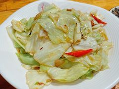 手撕莲花白-老滇山寨•云南特色菜•地方菜•民族风情歌舞表演(金碧店)