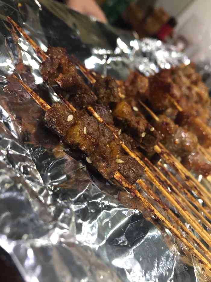 和弟弟还有男票可以吃上100串!一串一元也是很良心了