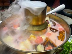 网红火锅冰粉-辣尚瘾·烤鱼·新川菜(交大直营店)