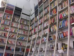 -钟书阁(松江泰晤士小镇店)