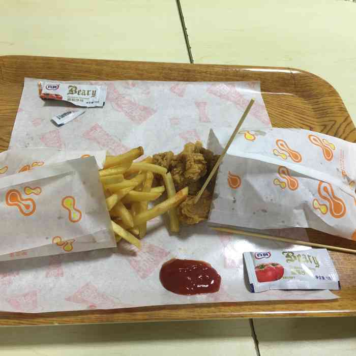 大口九炸鸡汉堡(仲恺学院店)-"一说到吃鸡就想到的大口九 和朋友聊天