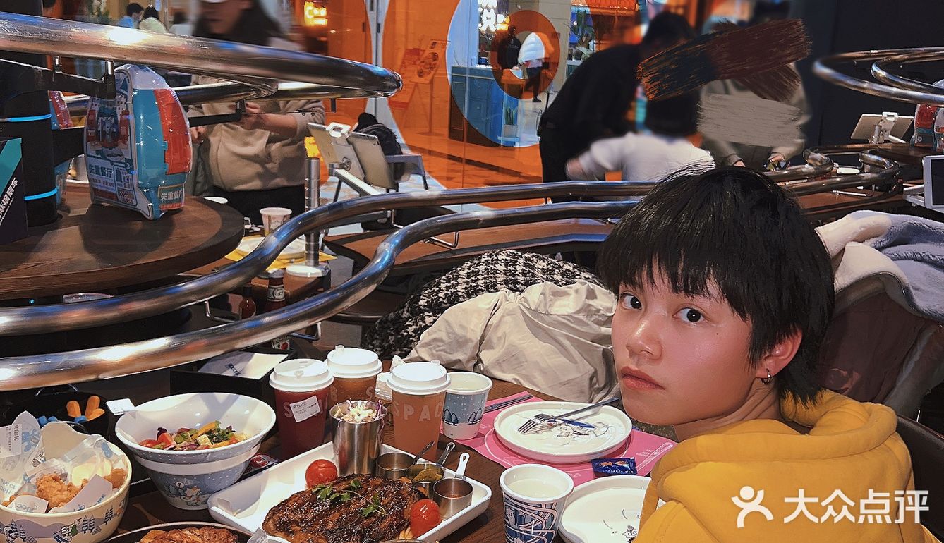 满满科技感｜打卡酷炫网红失重餐厅