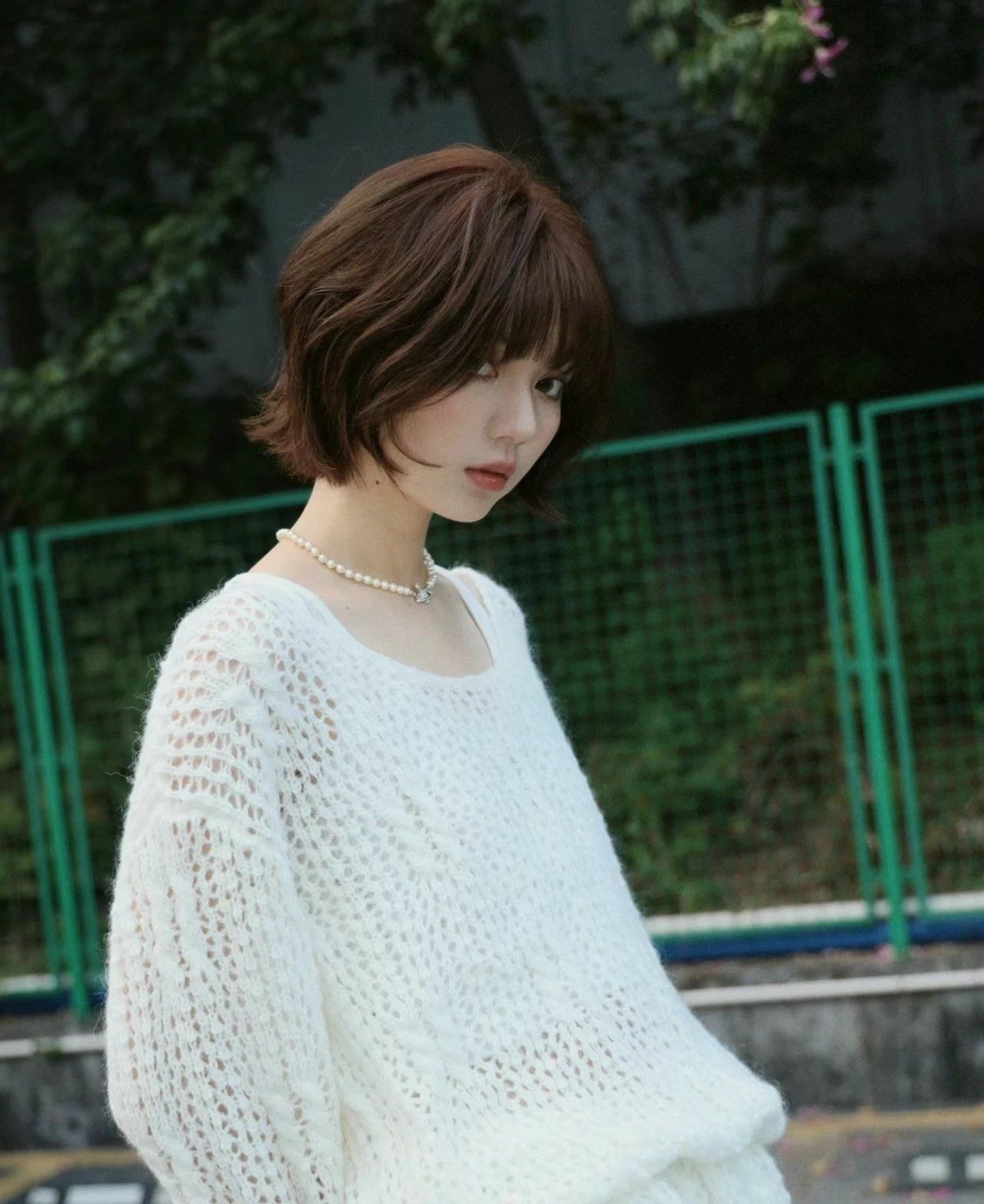 女生短发日系清新甜美型:发尾内卷,略显内扣的发型设计能展现出清纯