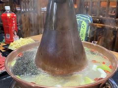 -果松木炭酸菜铜火锅·外婆参鸡汤