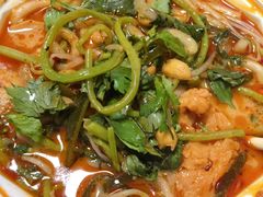 -吕阿婆骨汤麻辣烫(云岗店)