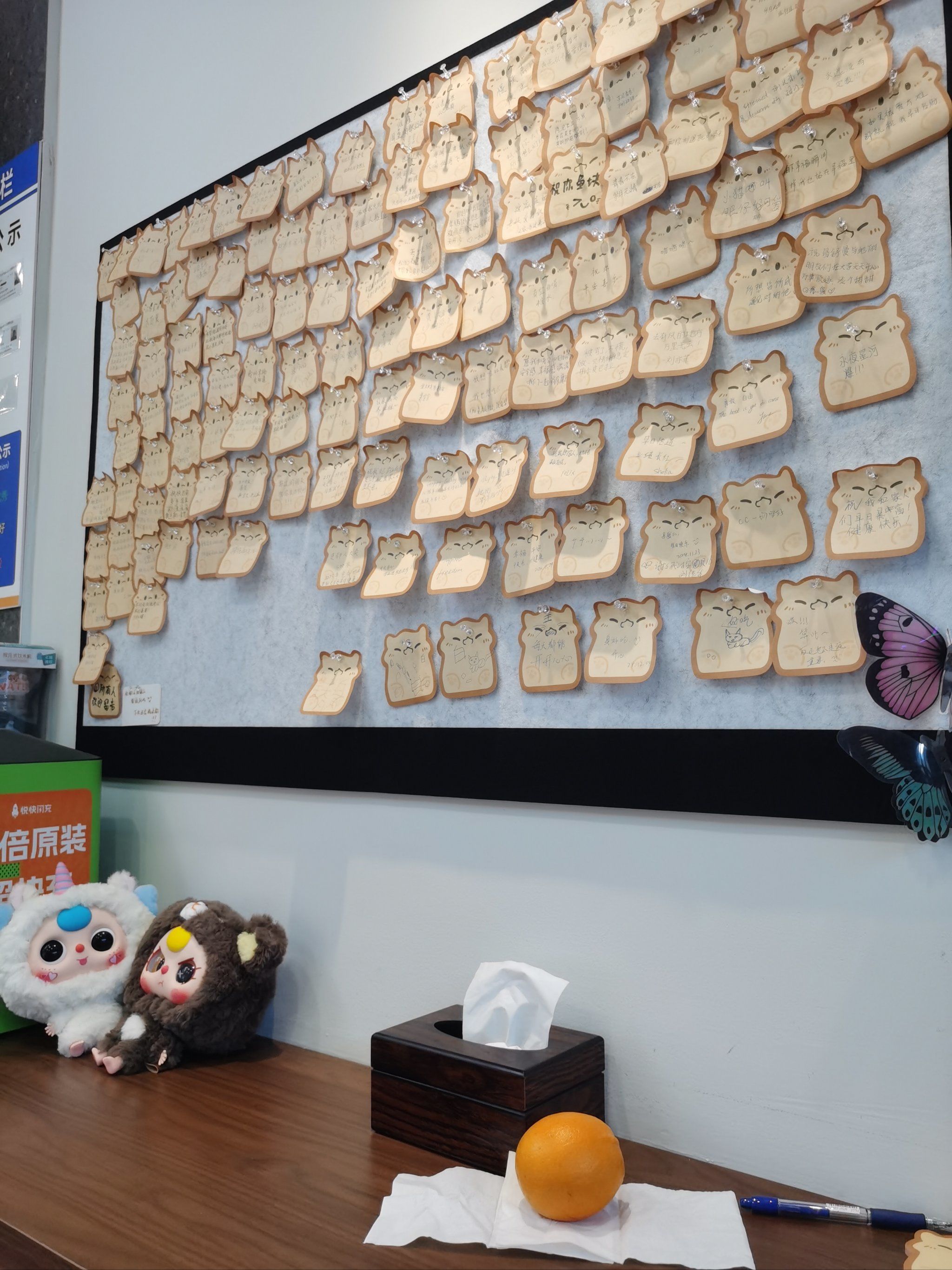 糖水店复古的便利贴墙