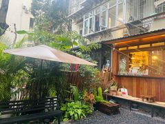 -LEO CAFE
