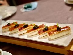 鱼子酱配脆皮烤乳猪-广州文华东方酒店·江-由辉师傅主理