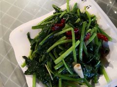 清炒菠菜-老家味道主题餐厅