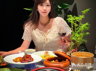 陆家嘴宴请新地标！这家淮扬菜很有派头！