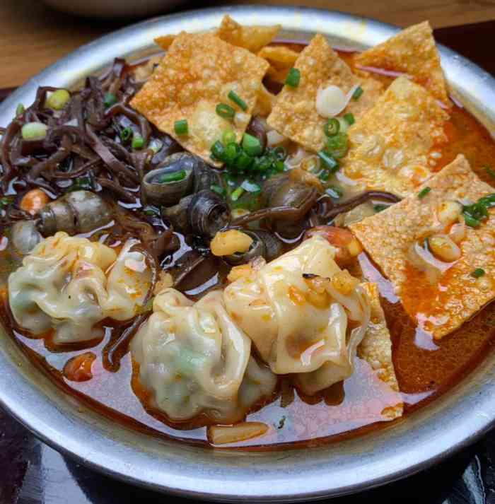 在柳州,有多少人知道,广雅云吞可以这样吃它叫螺蛳云吞,可以说是非常