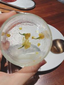 迈健身旁边,通透式的装修,店面给人纵深感「富士山」这款颜值与口味的