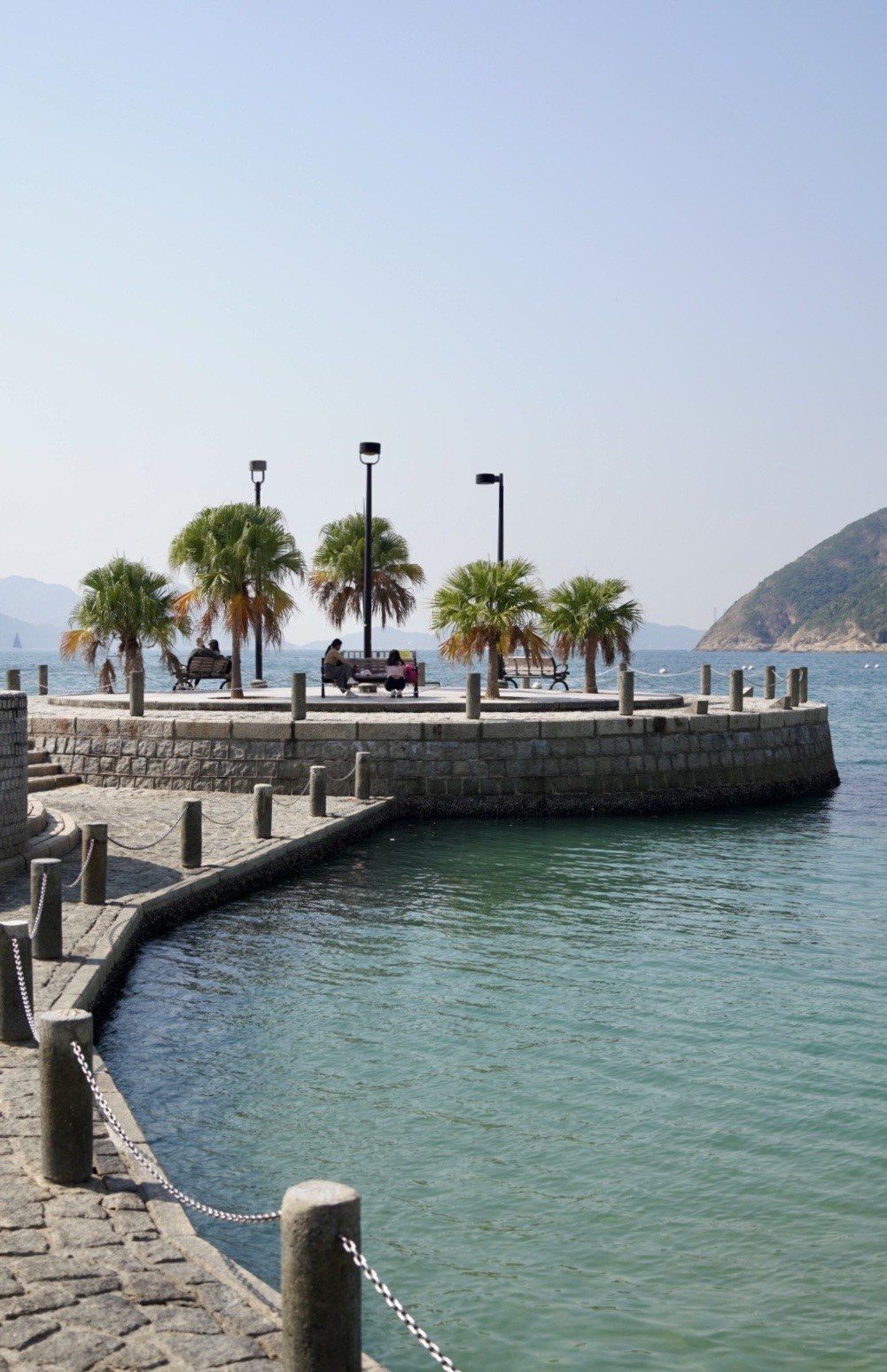 hh)
在回程巴士上欣赏到了咸蛋黄日落和沿途豪宅区🌄

#海边