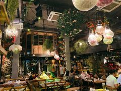 大堂-胡桃里音乐餐厅(陶溪川店)(川湘赣菜·世界百大酒庄直供红酒·音乐表演)