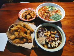 -爆炸头阿姨小四川正宗川味小吃(无任何分店)