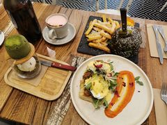 -FLOVIE FLORIST CAFE