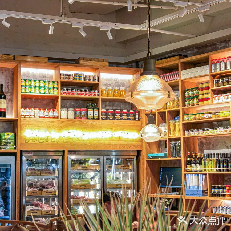 最近疯狂种草的西餐厅，氛围感十足🏙️~