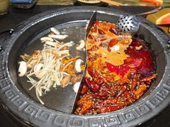 -宽板凳老灶火锅(台湾街店)