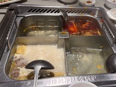 四宫格锅底-海底捞火锅(新松江路店)