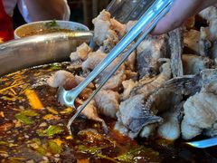 炸过的鱼摆摆-肖肖酸萝卜鱼火锅(总店)