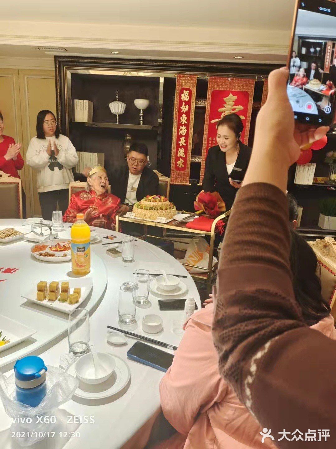昨天是姥姥101岁寿宴，是我们家的大喜事，我们早早的