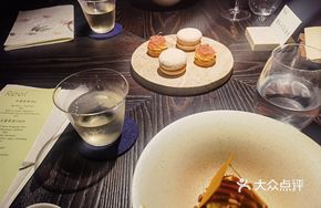 Coconut Pineapple Macaron
