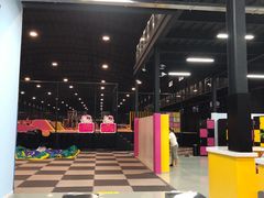 -嘿哟动霸CHUA·新潮玩运动娱乐中心·蹦床滑冰团建乐园