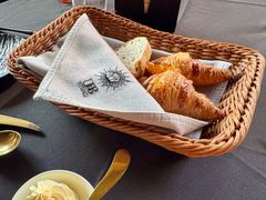 手工面包与黄油&nbsp;Pre-dinner&nbsp;bread-THE CASTLE 古堡餐厅