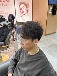 -一東造型烫发染发