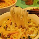 这一碗五指毛桃鲜鸡粉让我秒回广西[点赞]