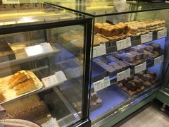 面包甜点陈列柜-上海哈尔滨食品厂(淮海中路店)