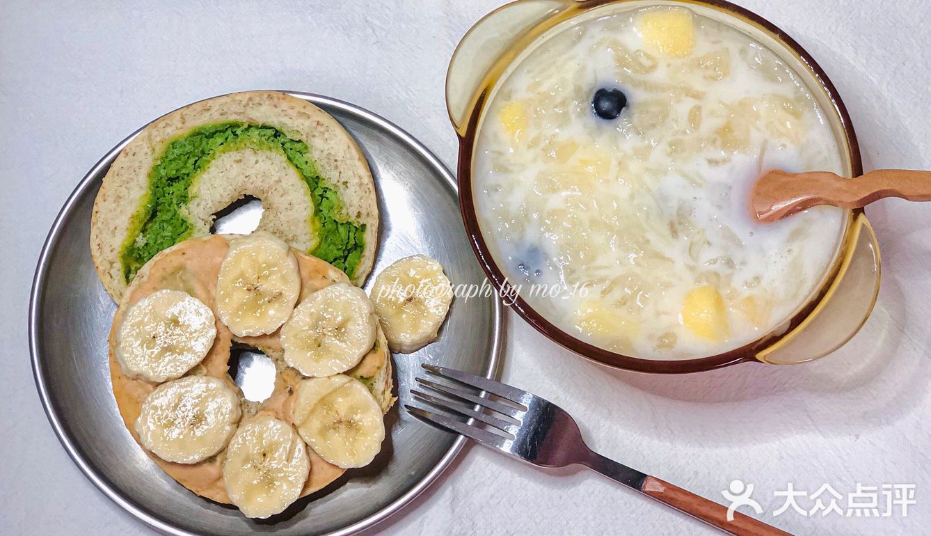 5/25 Monday ｜鲜奶苹果银耳羹 ·花生酱香蕉贝果🥯