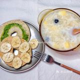 5/25 Monday ｜鲜奶苹果银耳羹 ·花生酱香蕉贝果🥯