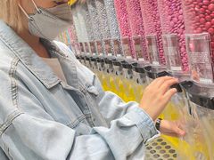 -m豆巧克力世界(上海世茂广场店)