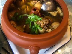 野生菌汽锅鸡-小厨子私房菜·云南美食店