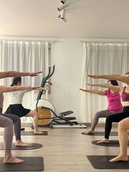 -闺蜜瑜伽·普拉提女性塑形馆