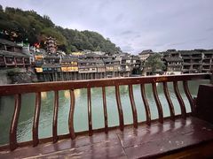 -临江餐馆二楼美食部落